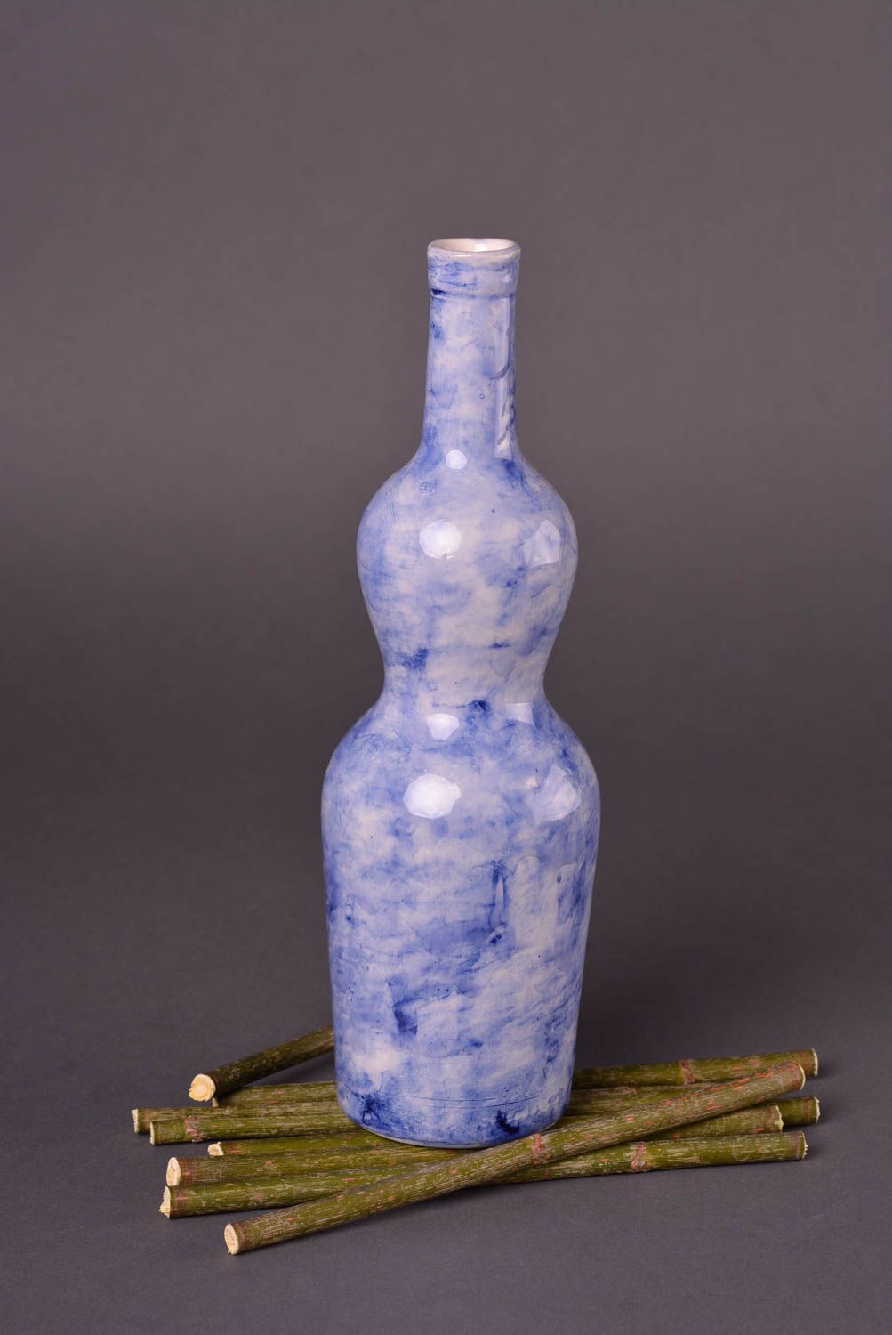 Подарок ручной работы глиняная бутылка синяя керамическая бутылка авторская фото 3