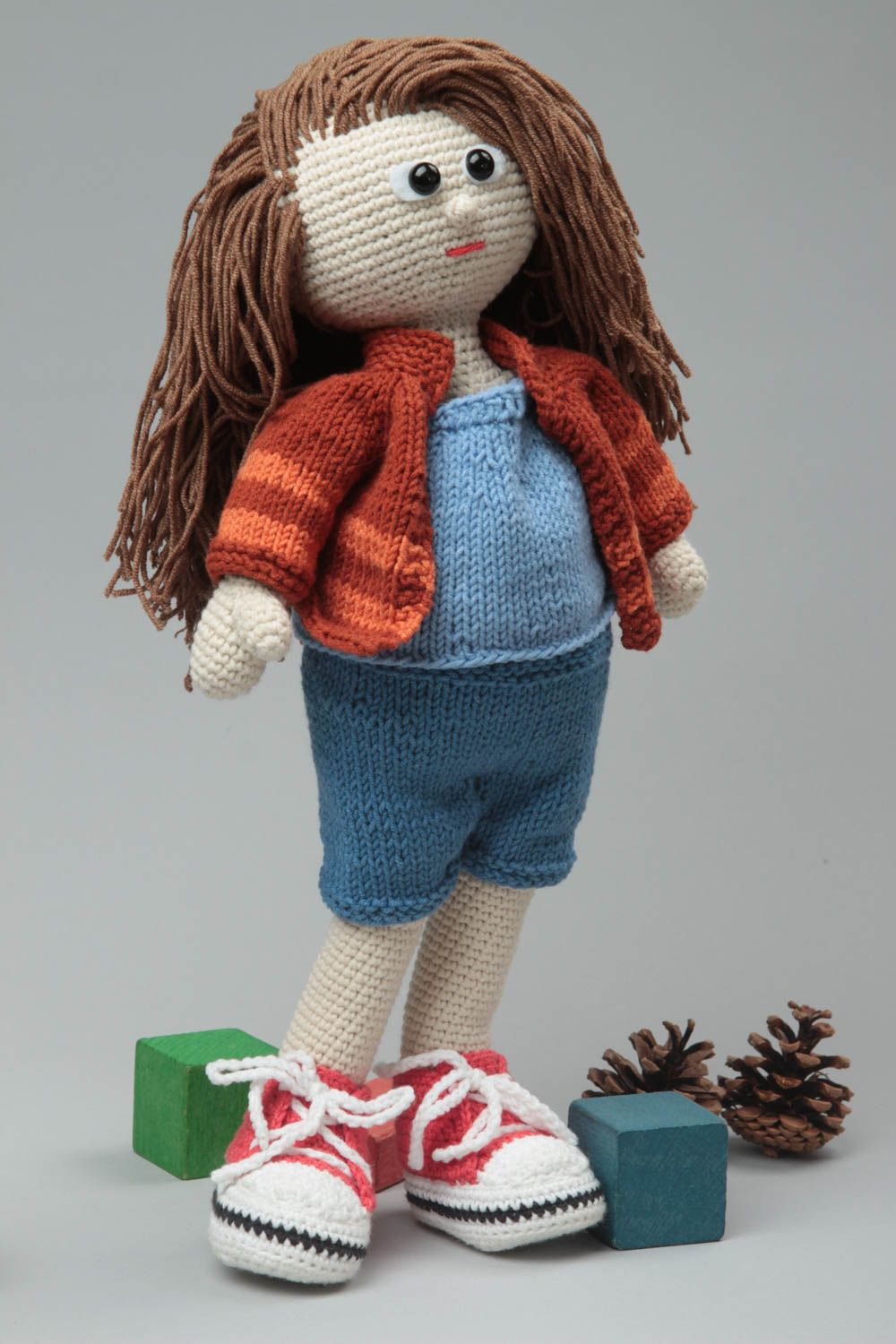Muñeca para niñas artesanal regalo original juguete tejido de hilos de algodón foto 1