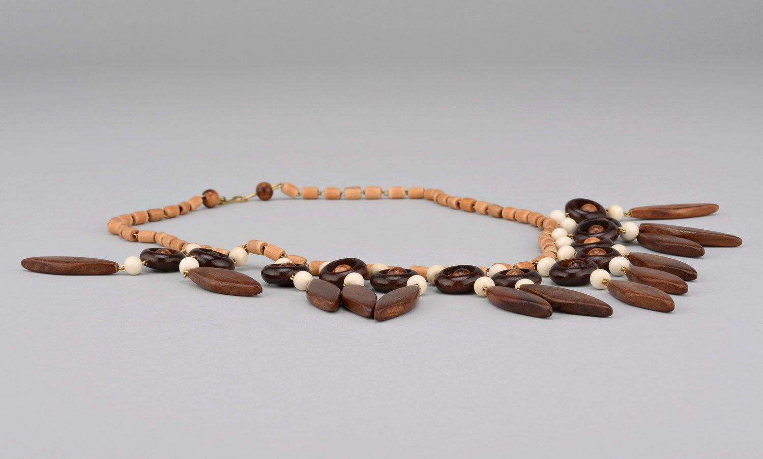 Wooden bead necklace Feathers photo 1