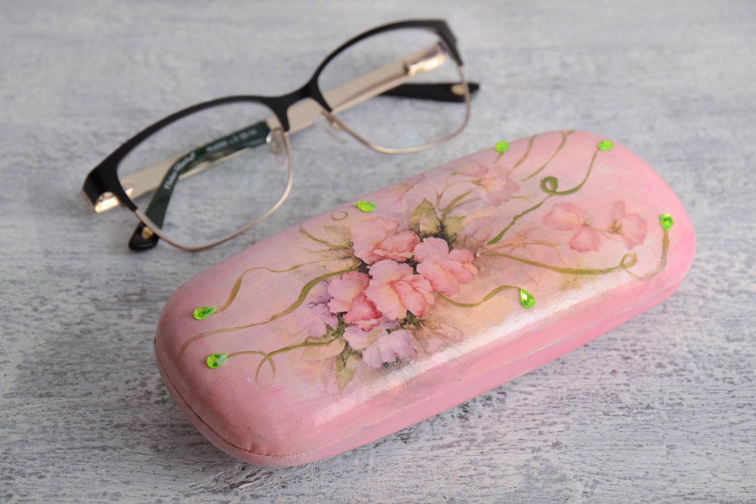 Handmade pink painted plastic eyeglasses case for girl photo 1
