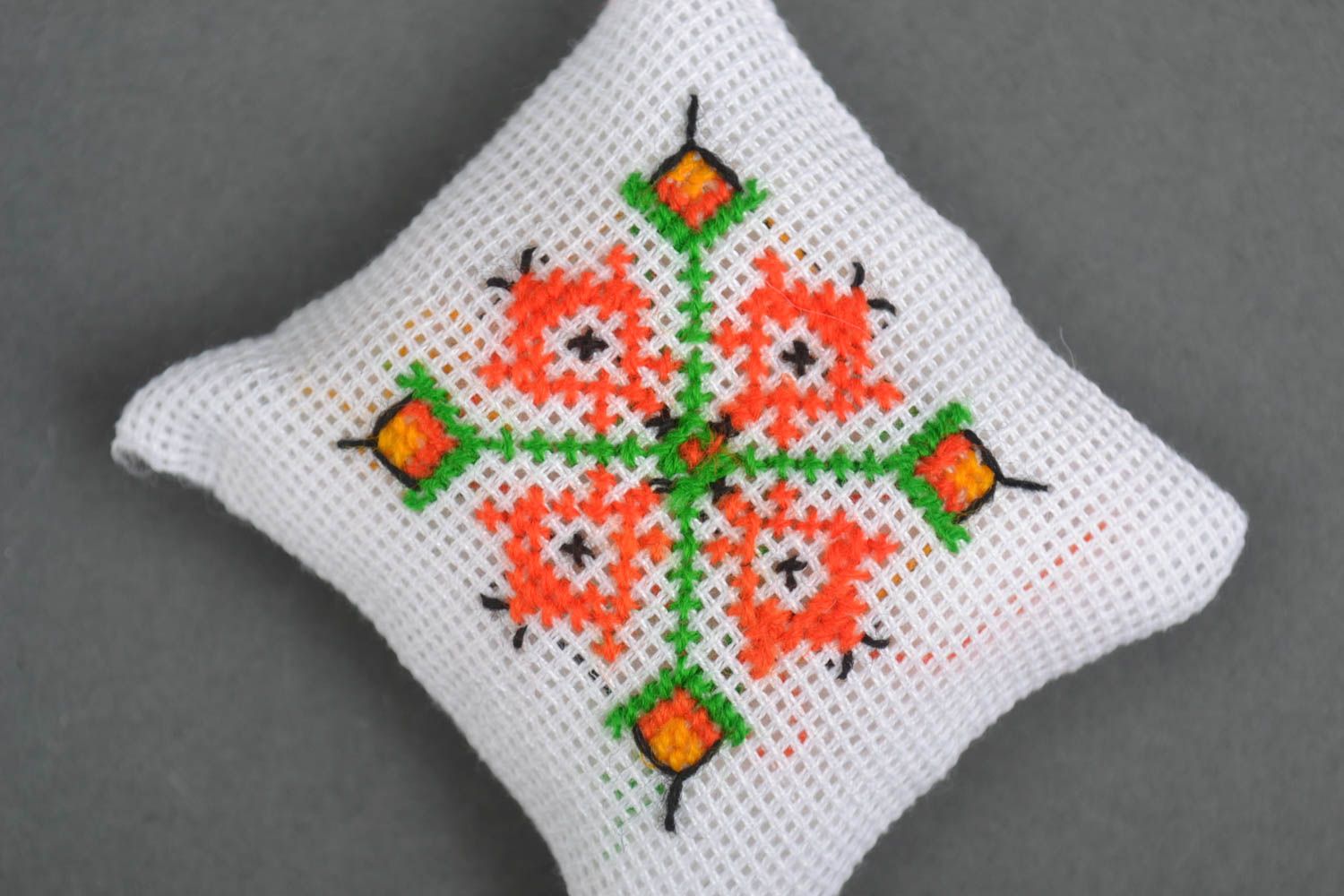 Handmade pincushions embroidery supplies 7 pin cushions needle holders gift idea photo 2