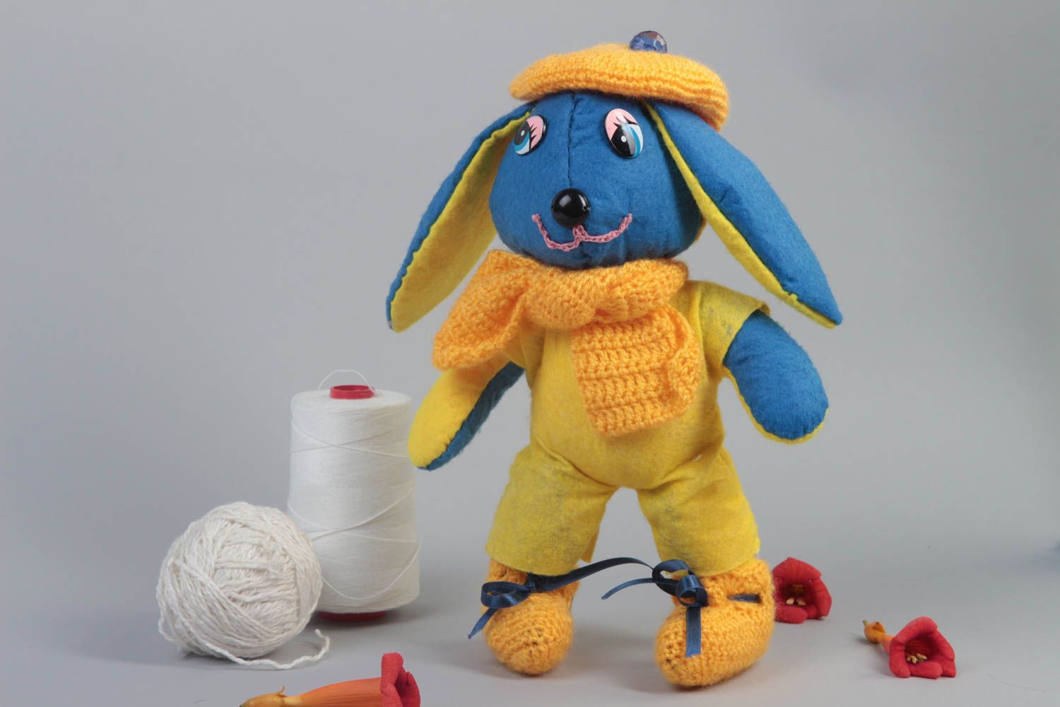 Jouet enfant fait main Peluche tricotée au crochet Cadeau original jaune bleu photo 1