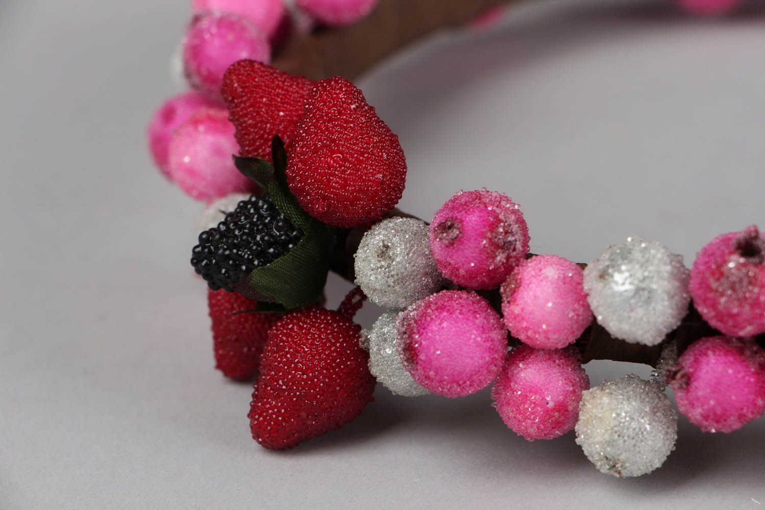 Headband with candied berries photo 3