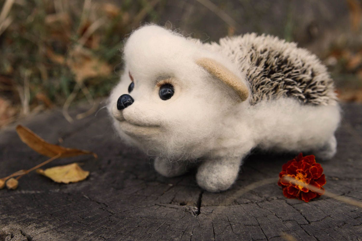 Handmade kleines Spielzeug Geschenk Idee Kuscheltier Igel Filz Tier aus Wolle foto 1