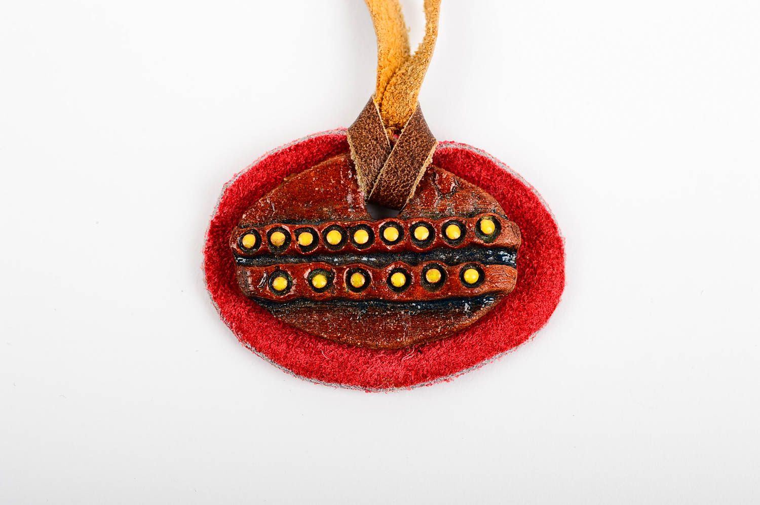 Pendentif céramique Bijou fait main peint rouge cordon cuir Accessoire femme photo 4