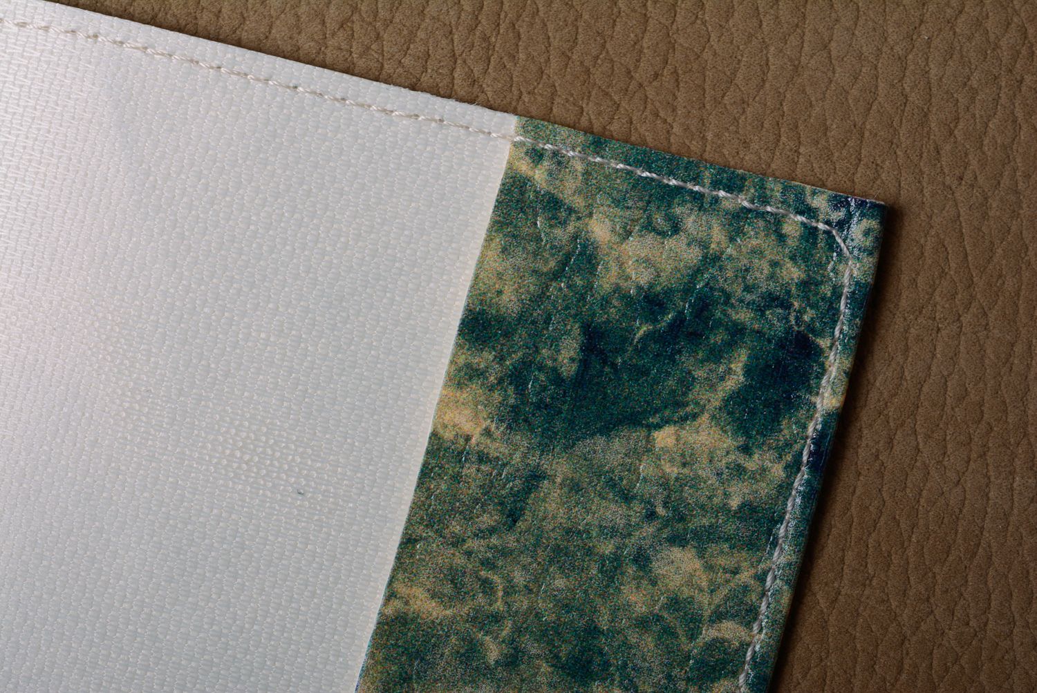 Protège-passeport en cuir artificiel original avec imprimé fait main Voyage photo 5