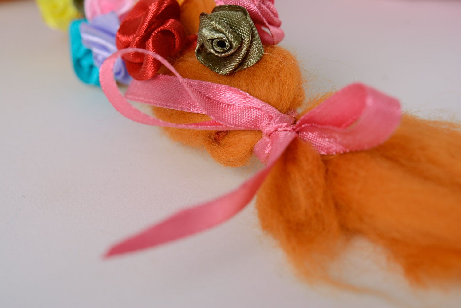 Игрушка кукла из ткани с длинной косой в розовом платье средняя ручной работы фото 3