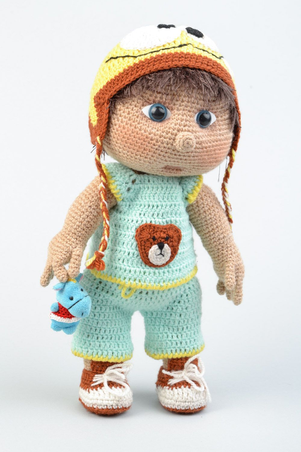 Schöne exklusive gehäkelte Puppe handmade Junge für Kinder und für Interieur  foto 3