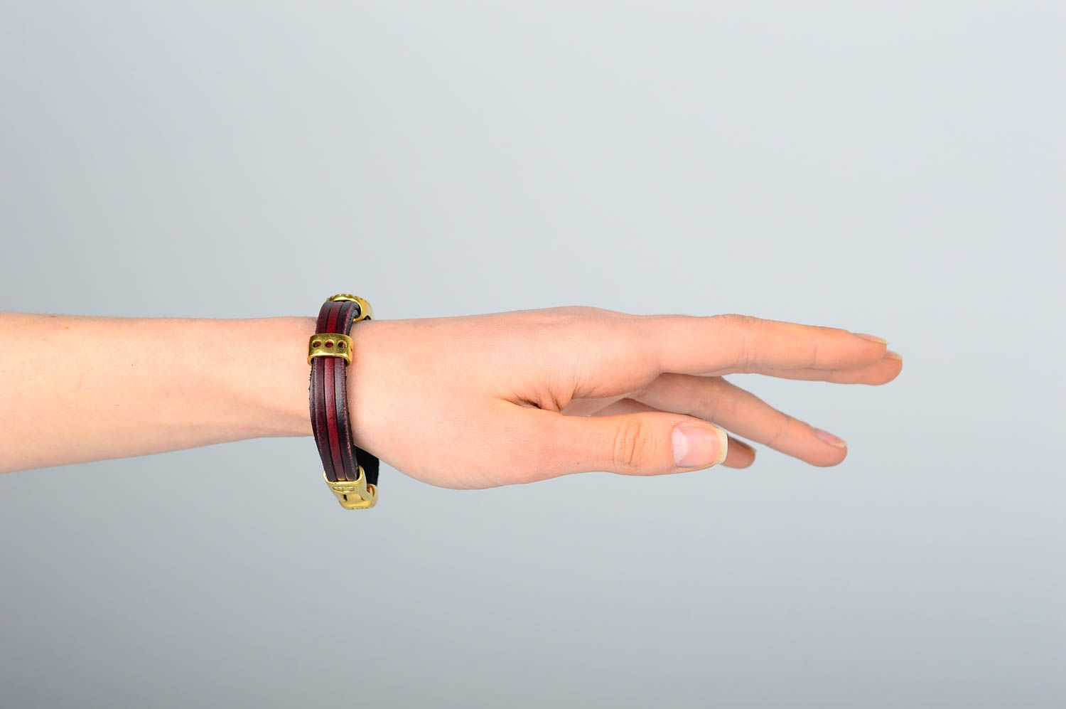 Кожаный браслет хэнд мэйд браслет на руку латунный стильный украшение из кожи фото 2