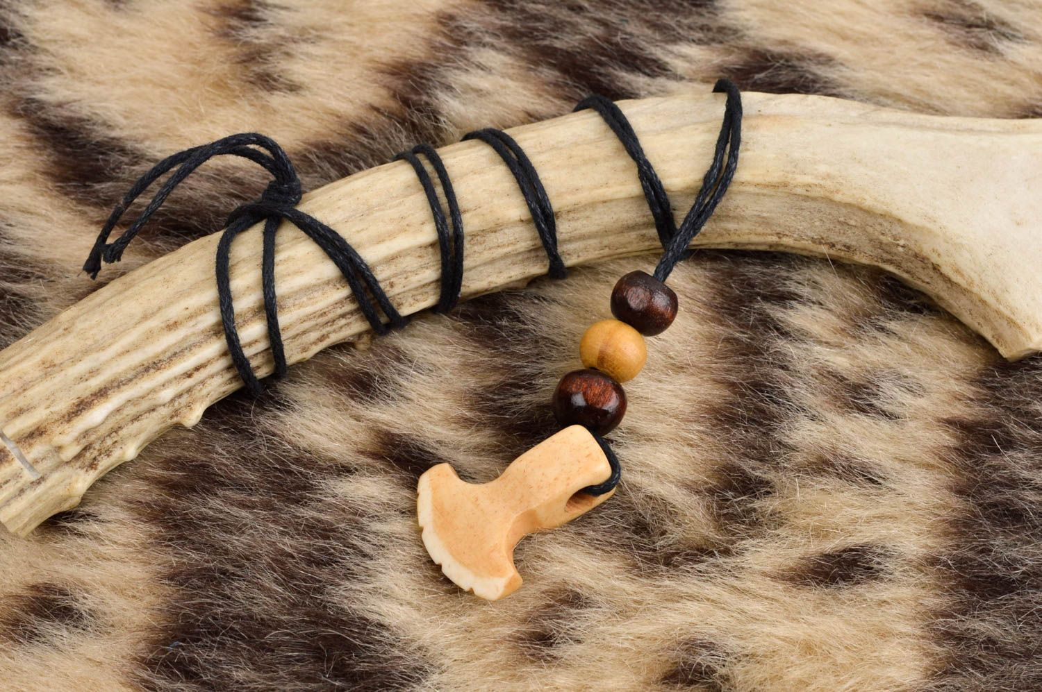 Handmade neck accessory natural material bone pendant necklace fashion jewelry photo 1