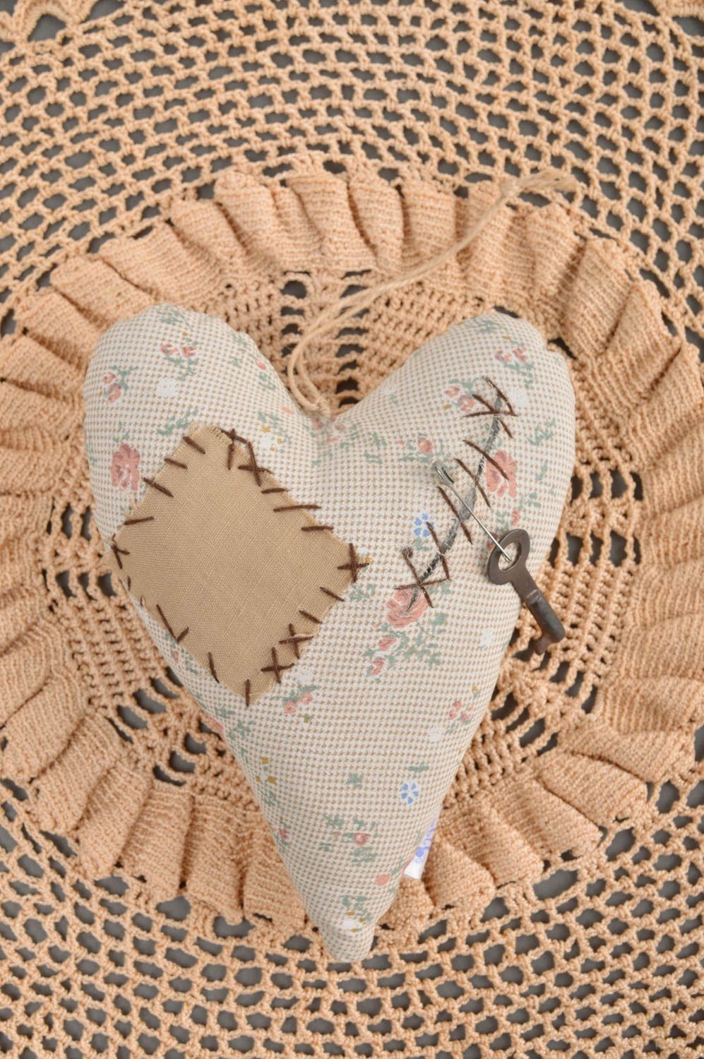 Декор для дома ручной работы мягкое сердце с ключиком декоративное сердце фото 1
