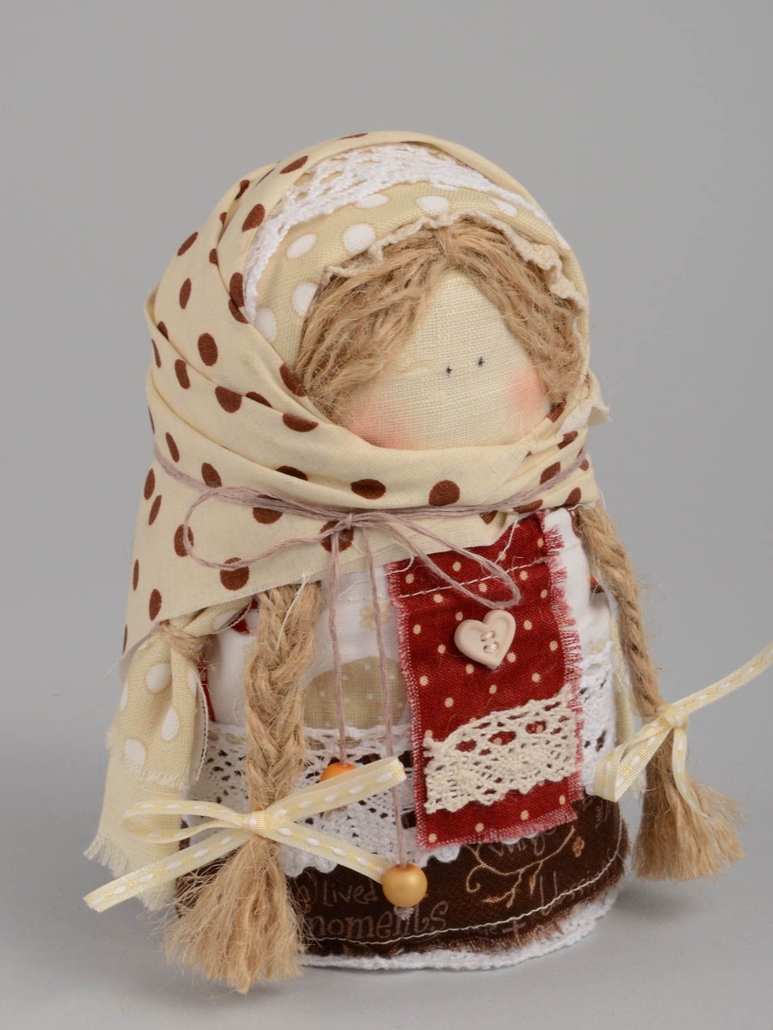 Кукла оберег крупеничка ручной работы из натуральной ткани красивая с крупой фото 3