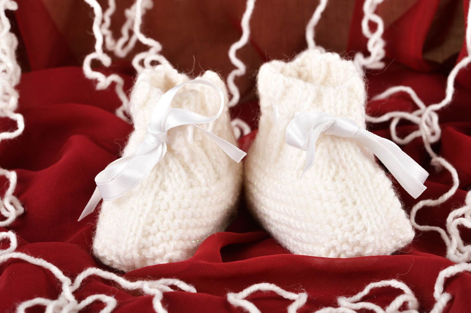 Chaussons tricotés faits main Chaussures bébé blancs originaux Vêtement bébé photo 1