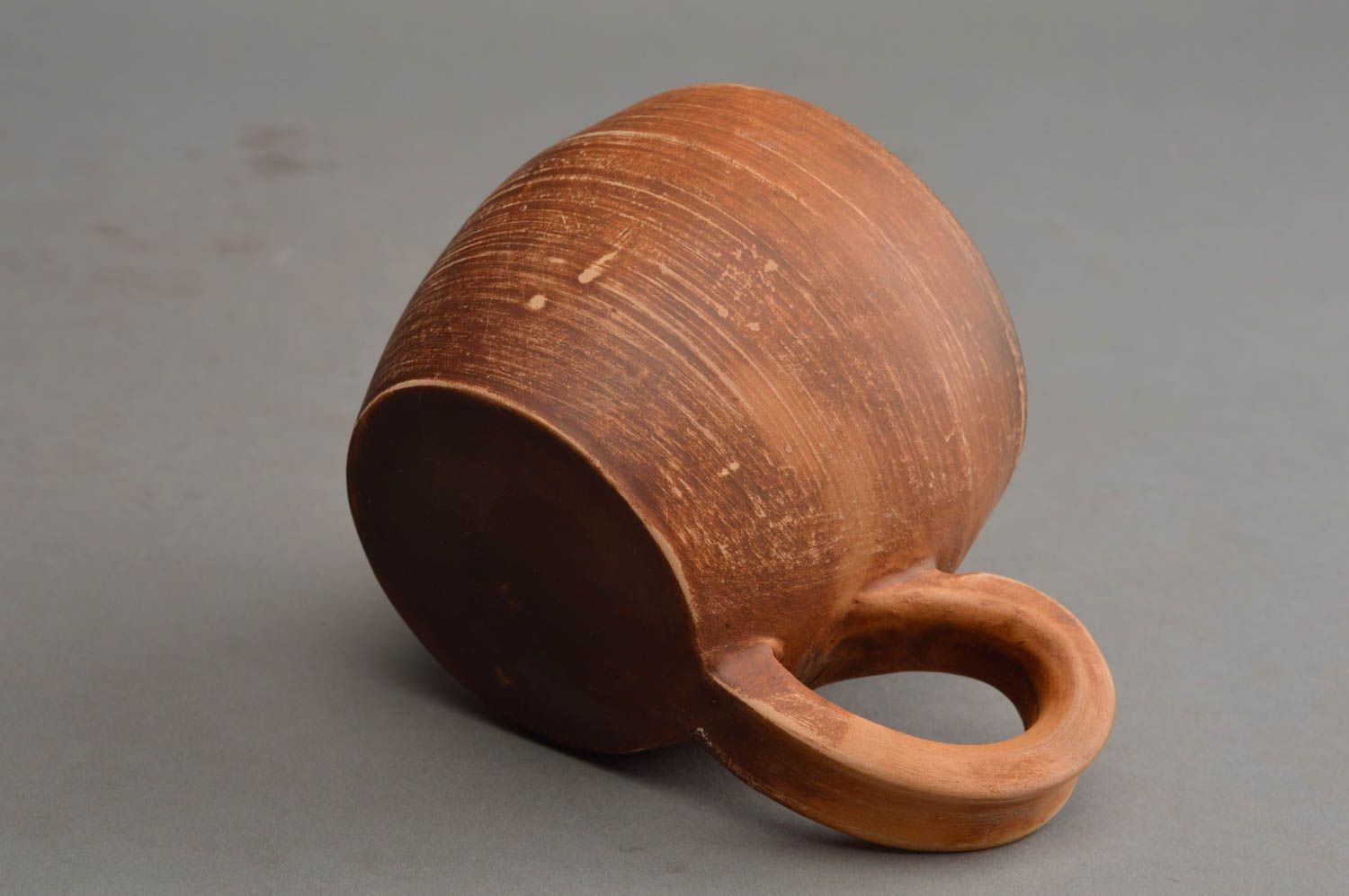 Глиняная чашка небольшая коричневая маленькая объемом 100 мл ручной работы фото 4