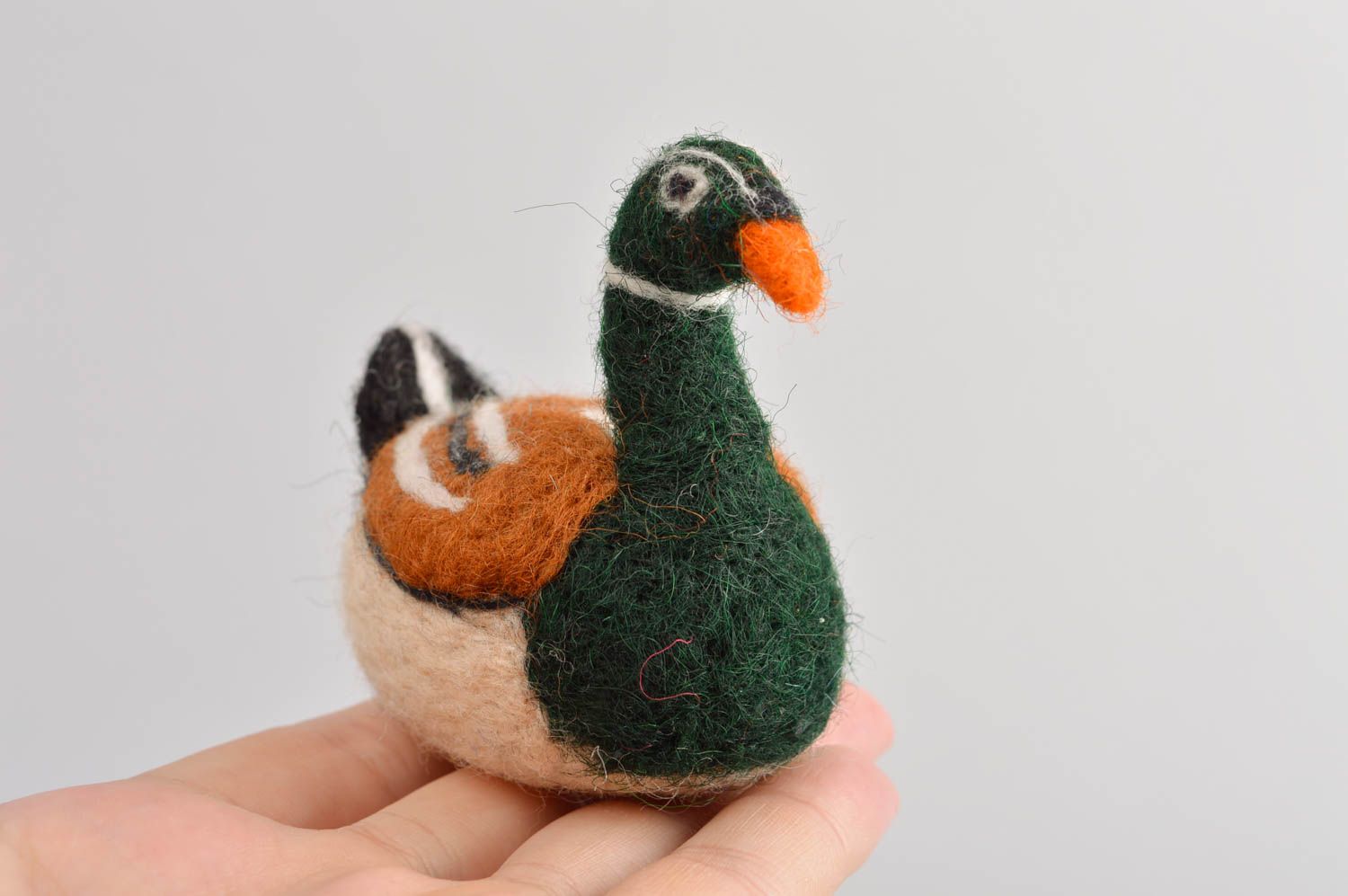 Kleines Kuscheltier Ente handmade Spielzeug aus Wolle Geschenk für Kinder foto 5
