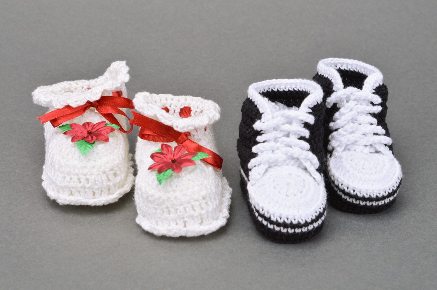 Handmade crocheted set of baby booties for boy and girl made of natural cotton photo 2