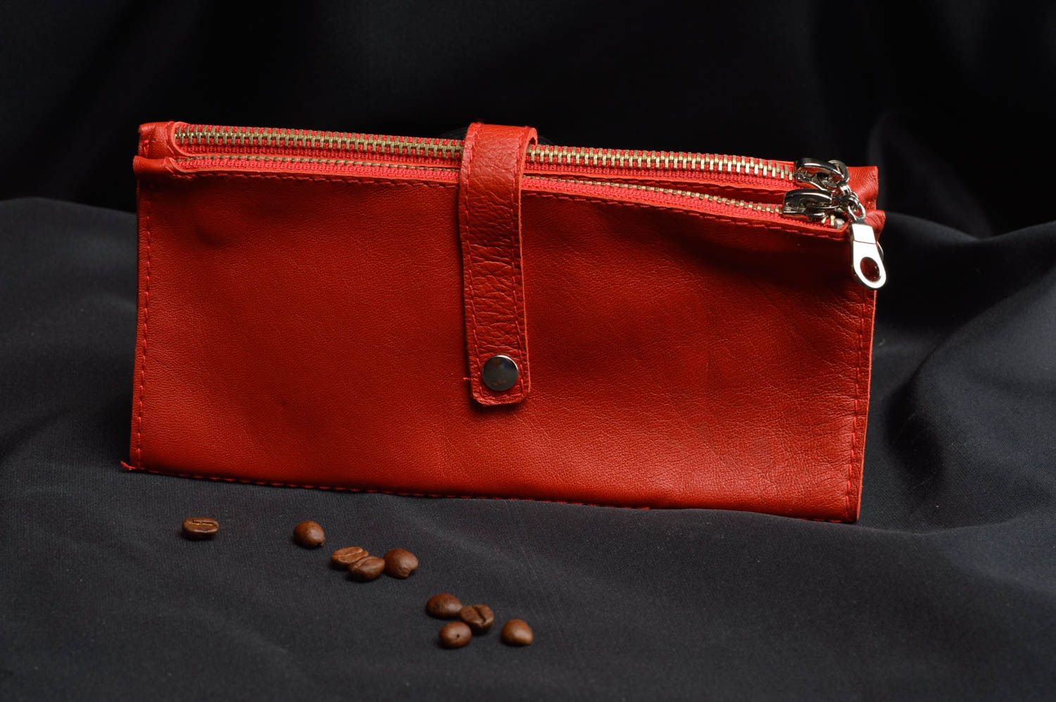 Portefeuille en cuir femme fait main rouge long original accessoire de créateur photo 1