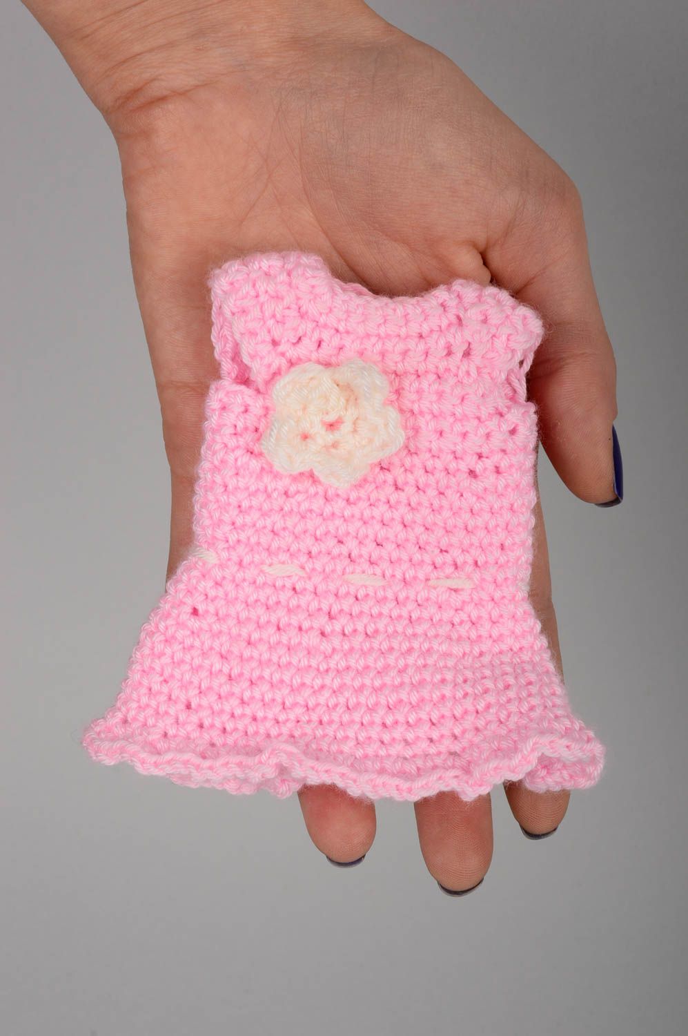 Robe de poupée faite main Vêtement poupée rose tricot au crochet Cadeau fille photo 2