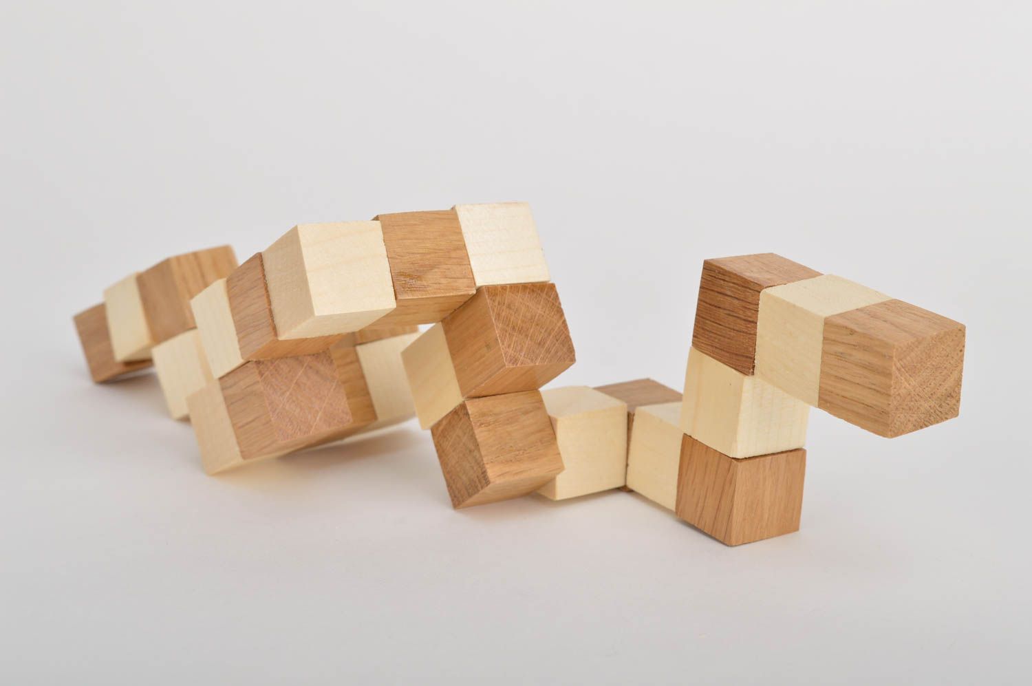 Игрушка ручной работы деревянный кубик игрушка из дерева от 3 лет Змейка фото 3