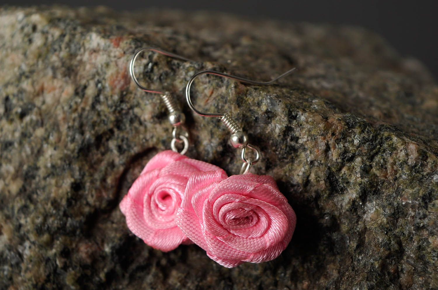 Schöne Ohrringe rosa Rose foto 3