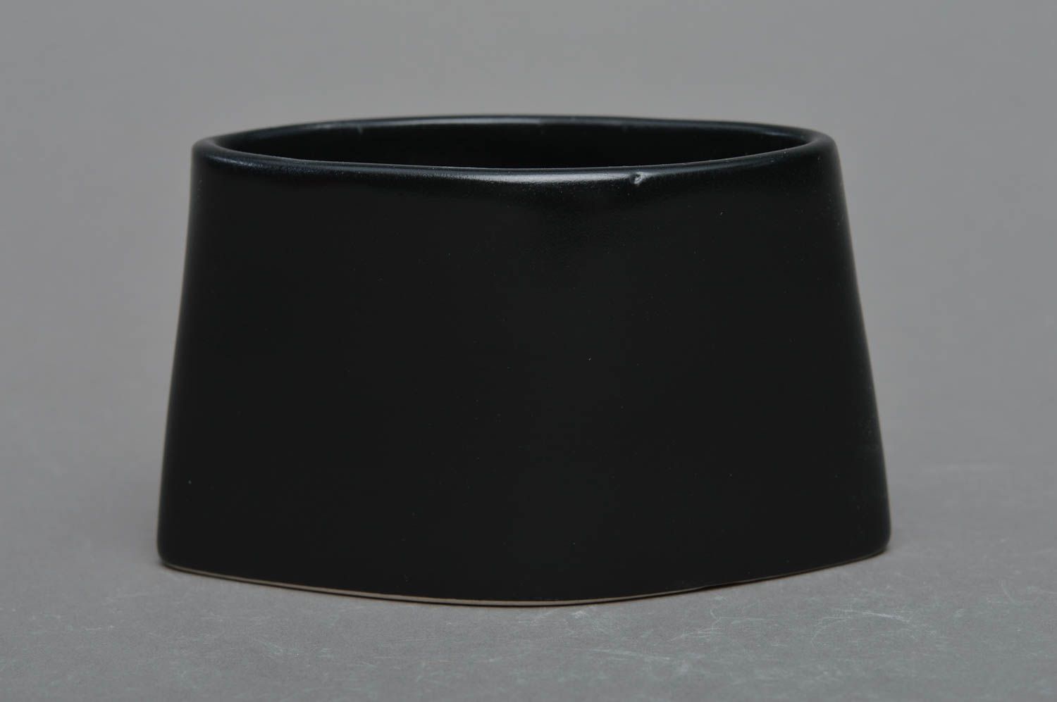 Feine strenge schwarze handgemachte Zuckerdose aus Porzellan mit Glasur Bemalung foto 1