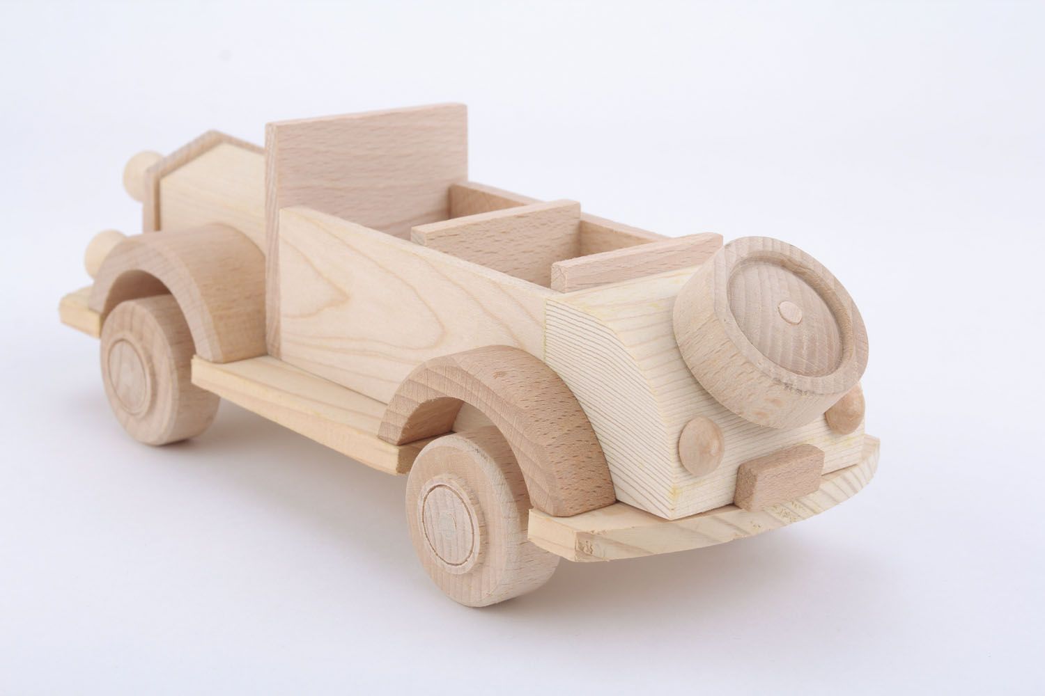 Brinquedo de madeira feito à mão ecologicamente puro Carro foto 3