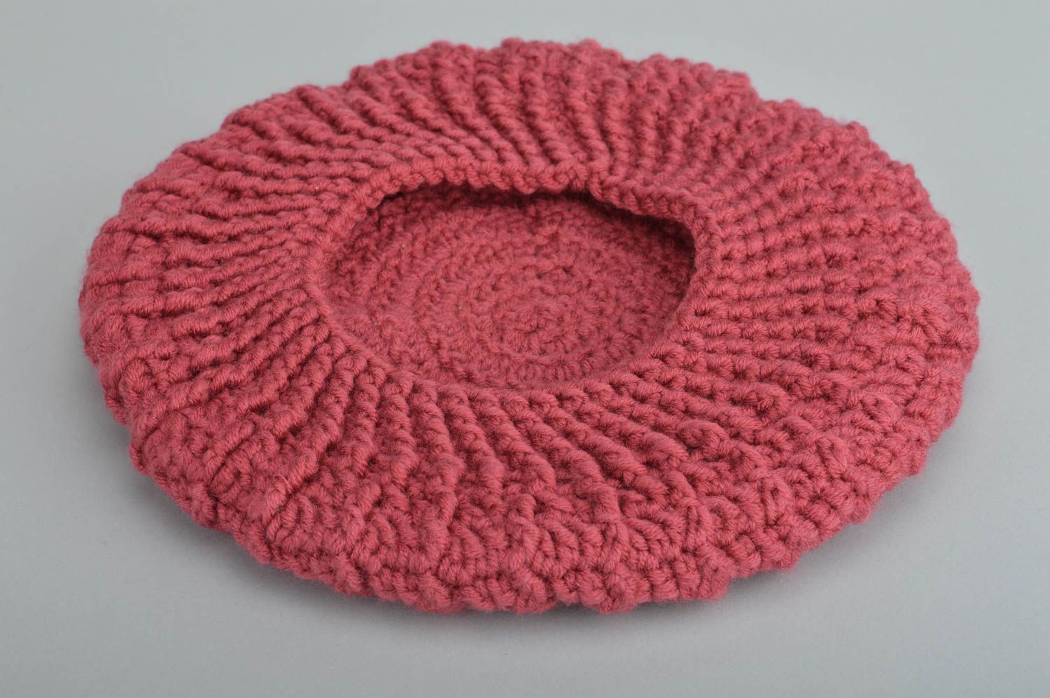 Basco a maglia fatto a mano cappello da bambine originale color ciliegia foto 4