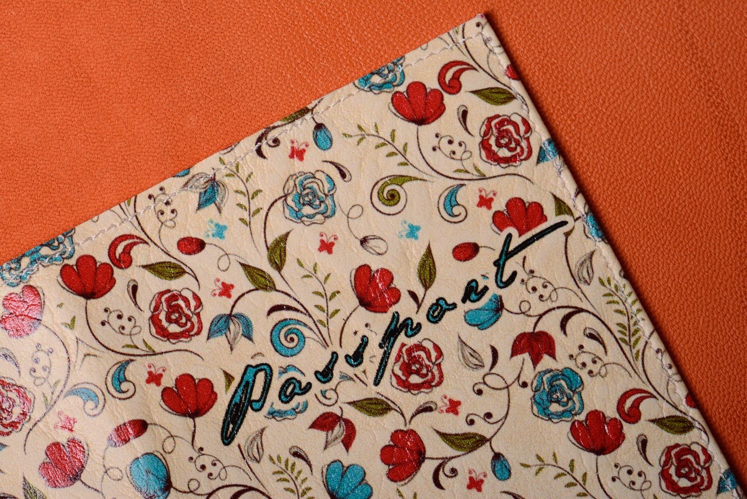 Handgemachte originelle Leder Passhülle mit Blumenmuster für Frauen foto 3