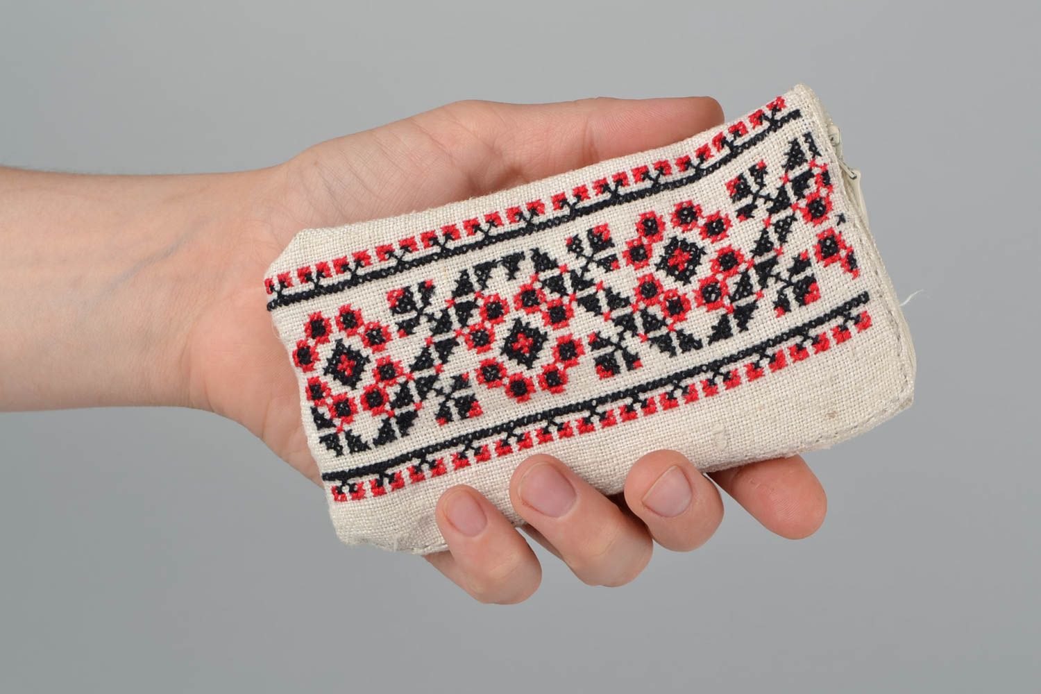 Schöne originelle ethnische handgemachte Handyhülle aus Stoff mit Stickerei foto 2