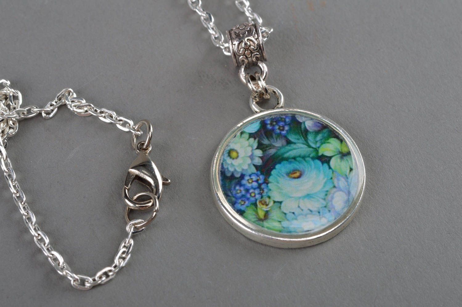 Handmade silver colored decoupage round pendant necklace with jewelry resin photo 2