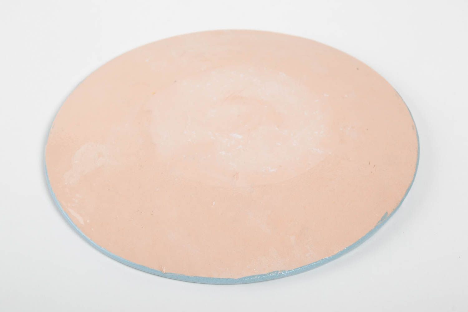 Плоская керамическая тарелка из гончарной глины ручной лепки с узорами Цвет фото 4