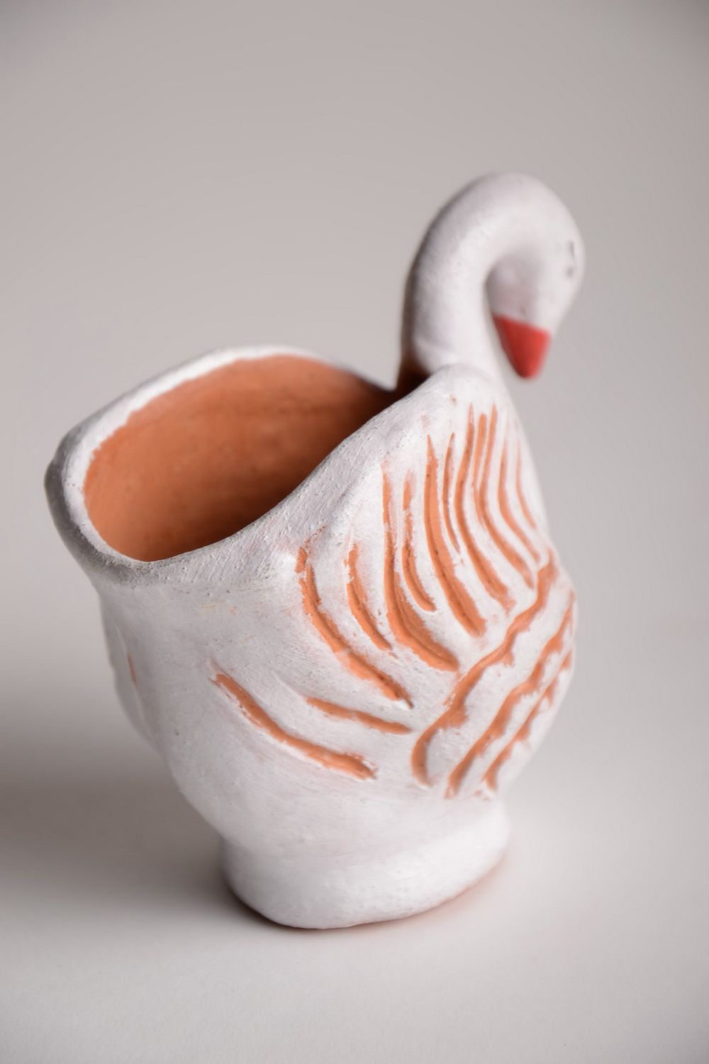 Керамическая вазочка для мелочей в виде лебедя ручной работы из гончарной глины фото 3