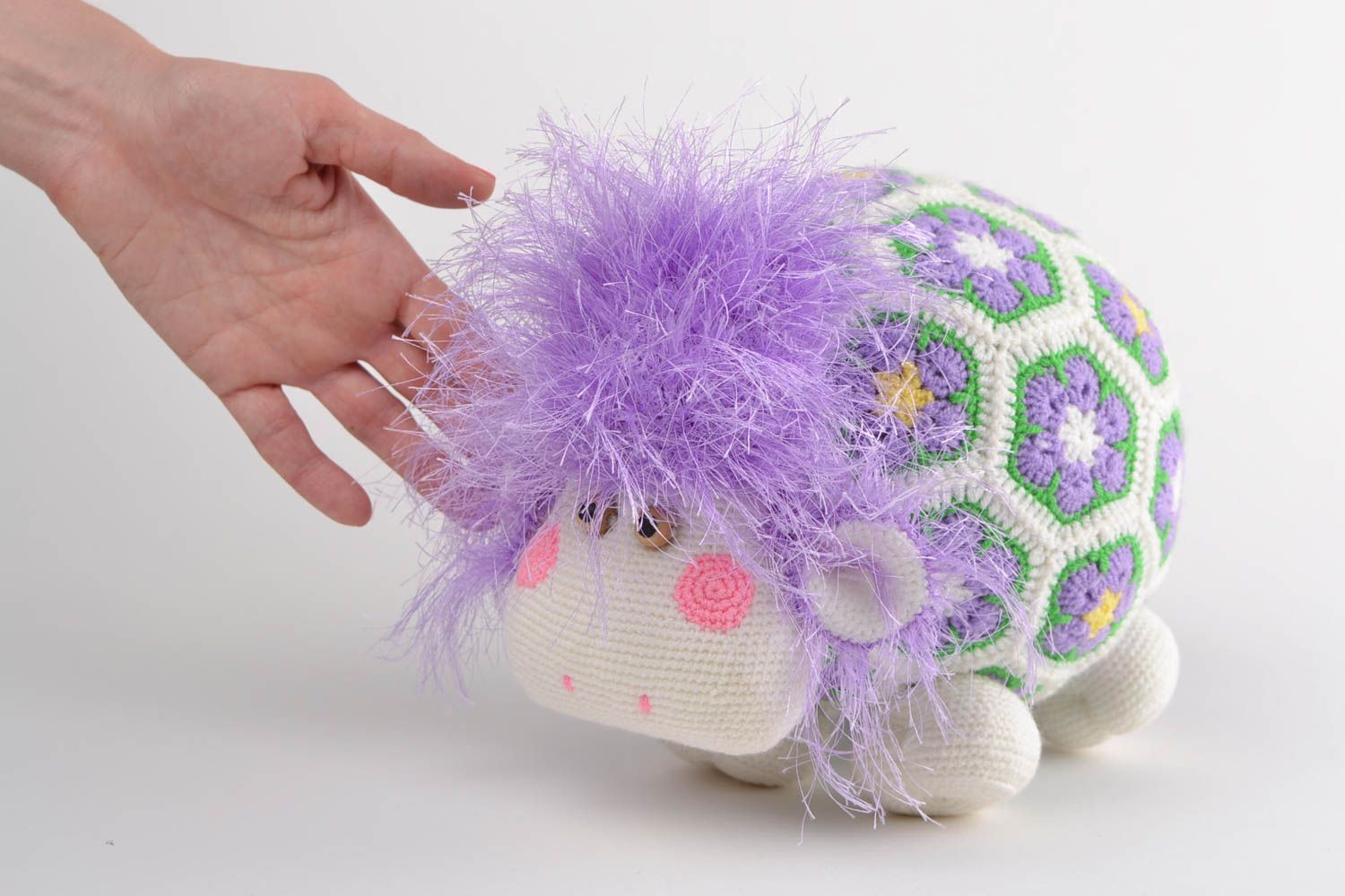 Авторская вязаная игрушка овечка смешная необычная небольшого размера хэнд мейд фото 2