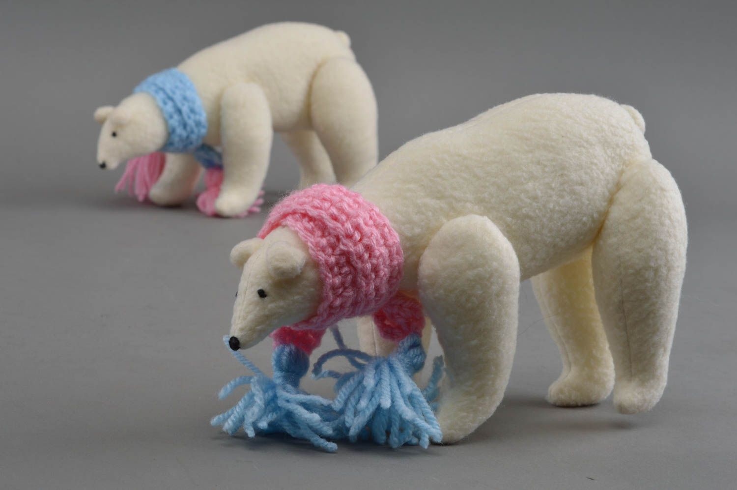 Флисовая игрушка интерьерная для декора дома ручной работы Белый медведь фото 1