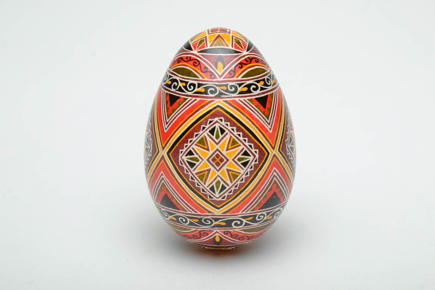 Easter egg painted with hot wax photo 2