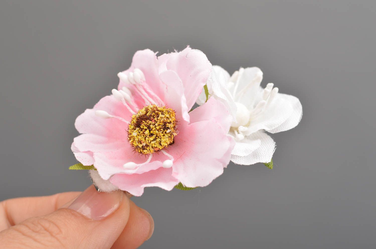 Детская заколка цветок розовая с белым красивая маленькая ручной работы фото 3