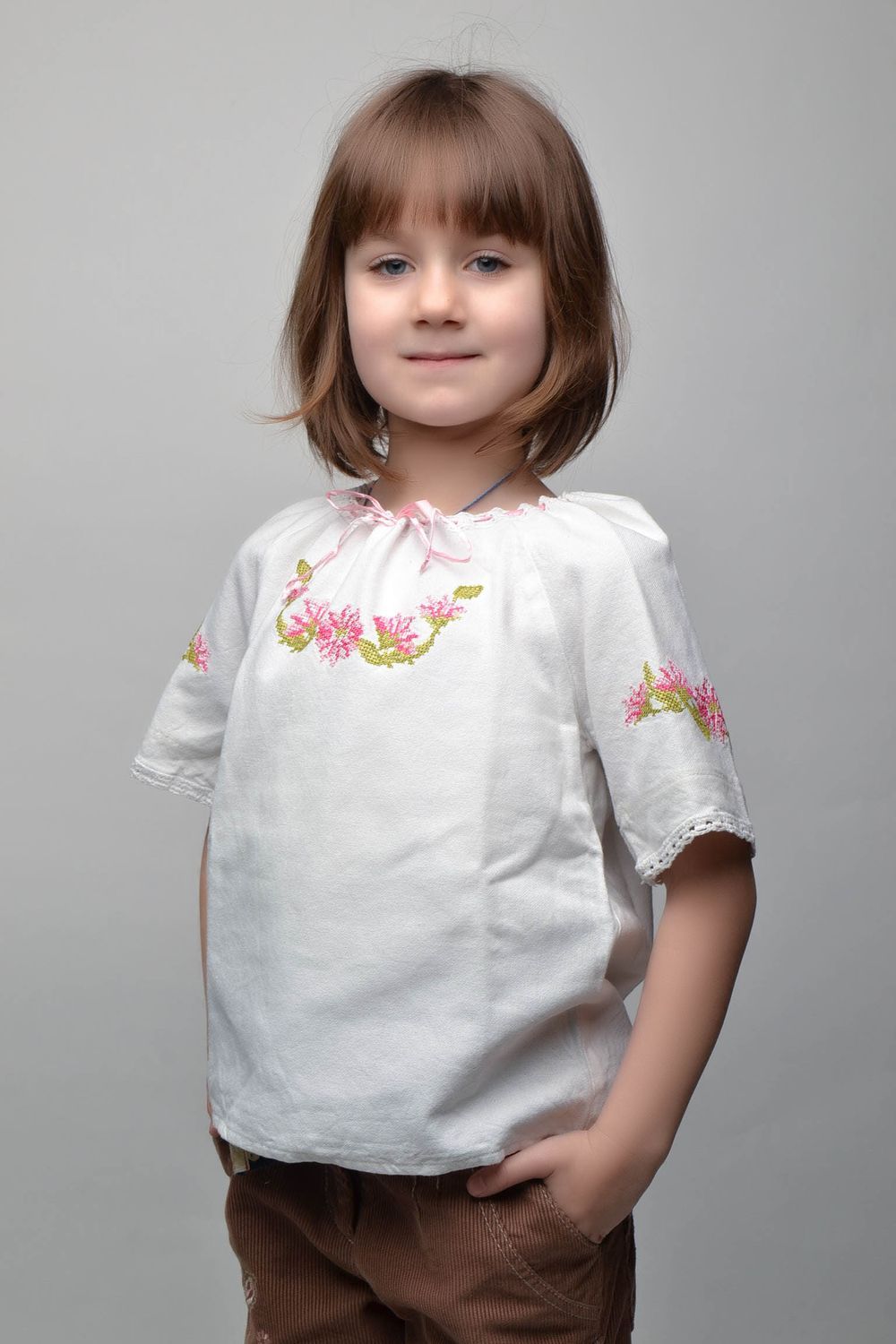 Kinder weiße Bluse mit Stickerei  foto 1