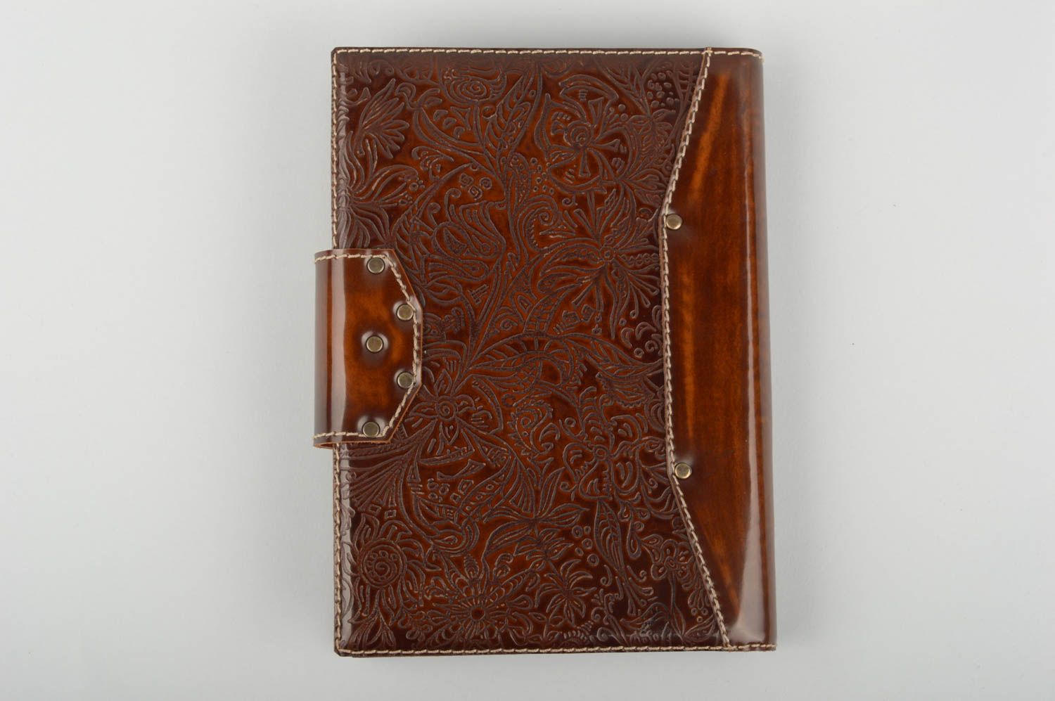 Schönes strenges nützliches handgemachtes Notizbuch aus Leder mit Mustern foto 5