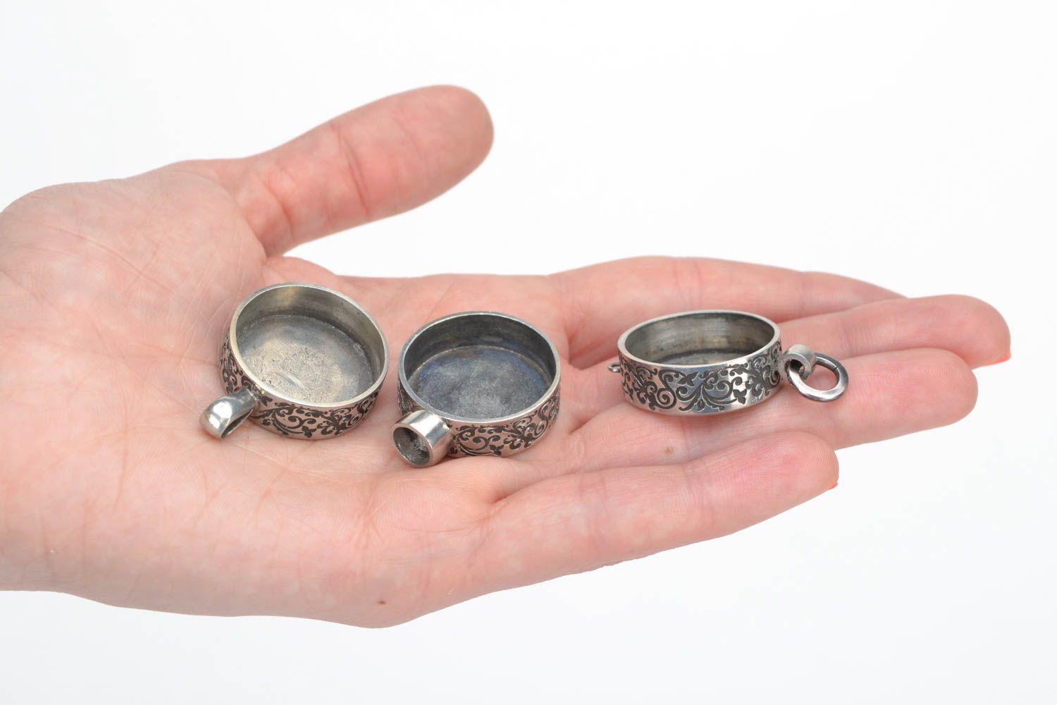 Accessories for creative work set of 3 pieces metal handmade pendants photo 5