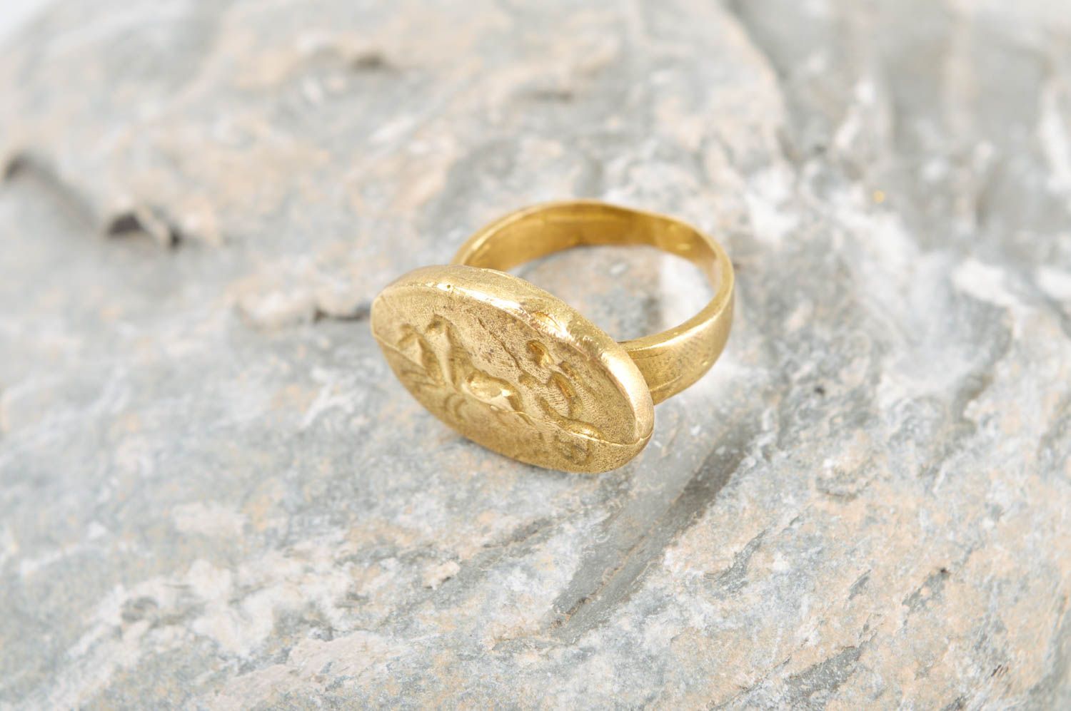 Украшение ручной работы перстень с узором украшение из металла кольцо из латуни  фото 1