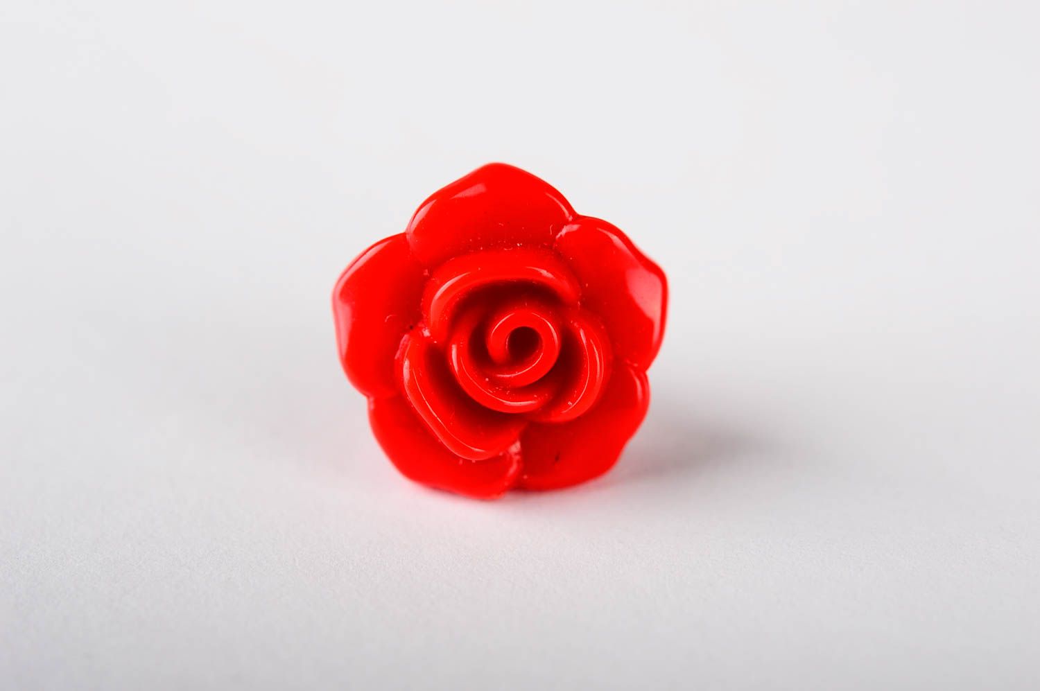 Boucles d'oreilles clous Bijou fait main roses rouges Accessoire femme design photo 4