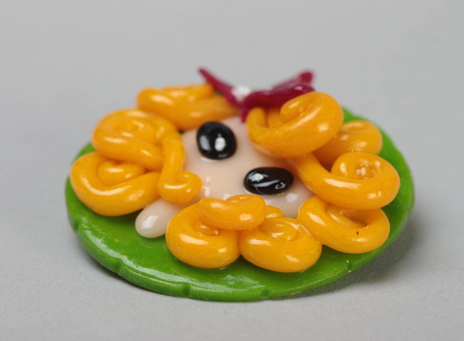 Acrylic curly girl brooch pin for girls in green and yellow colors 0,02 lb with metal clip photo 3