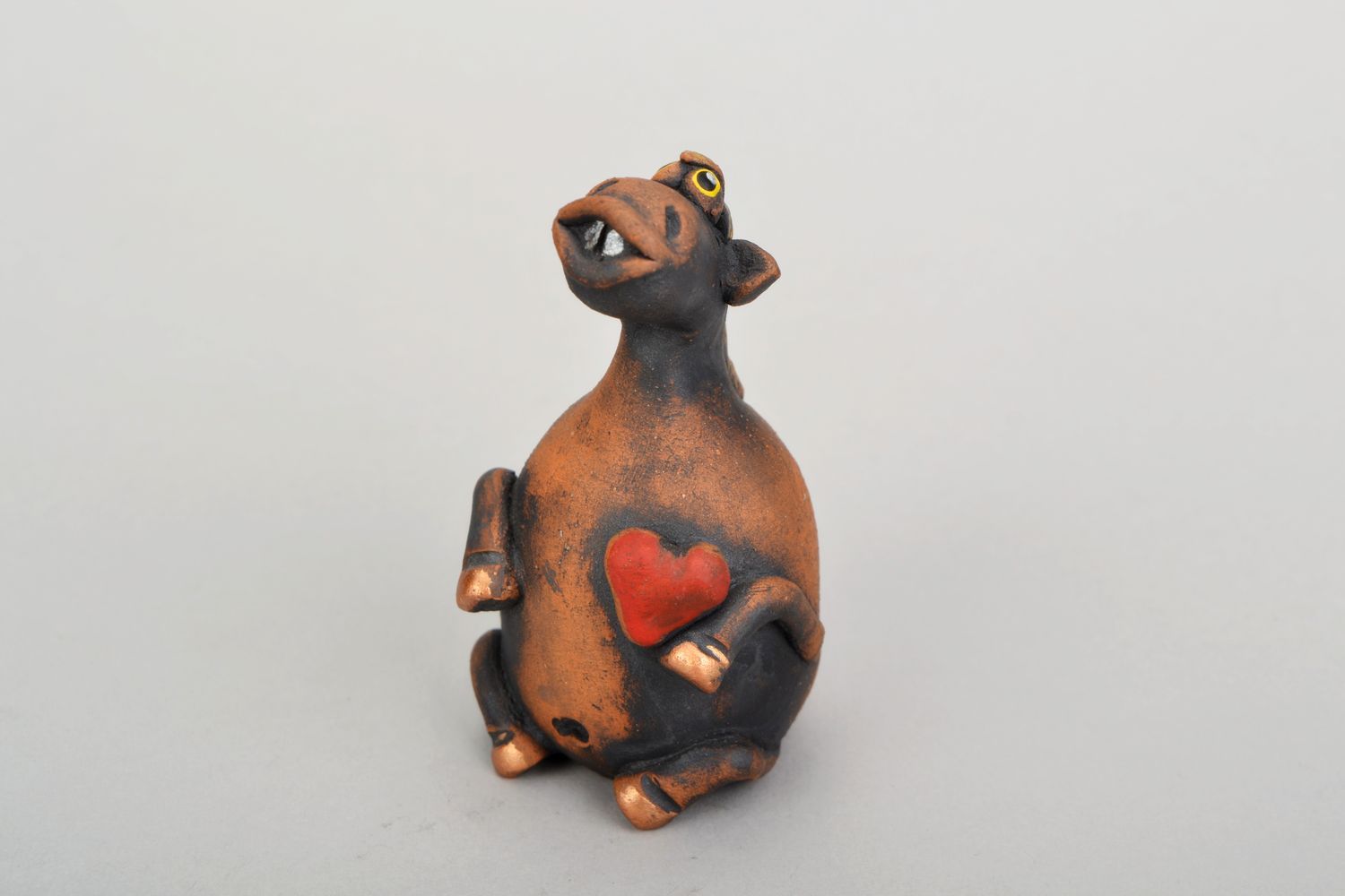 Figura de ceramica Caballo con corazón foto 3