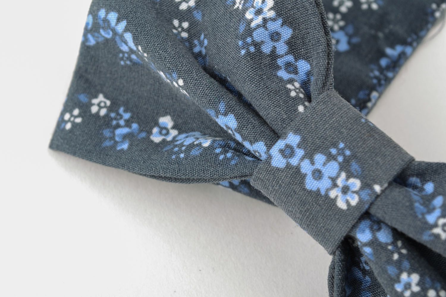 Textile bow tie with floral print photo 4