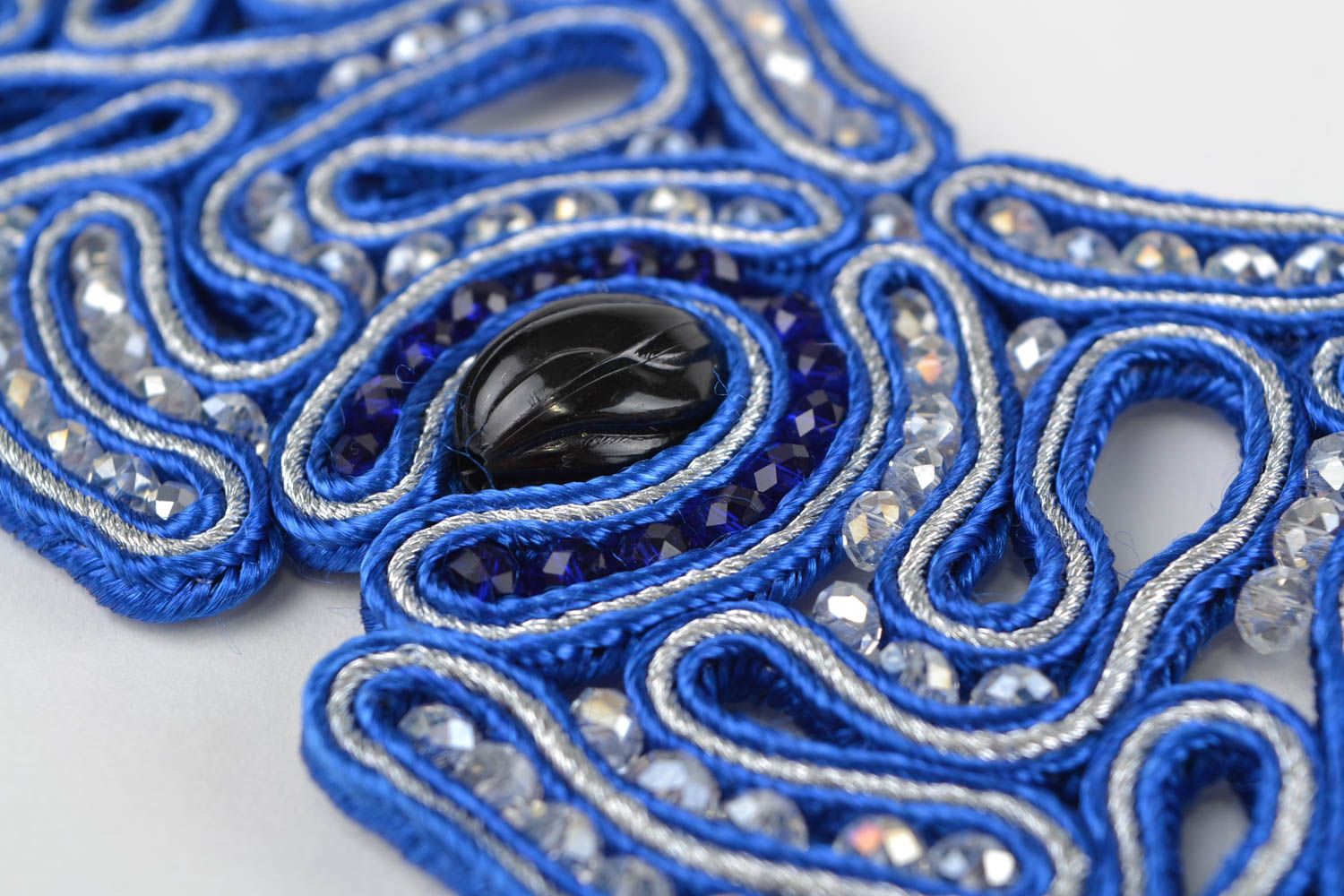 Handgemachtes Designer Soutache Armband aus Textil mit Glasperlen für Damen foto 5