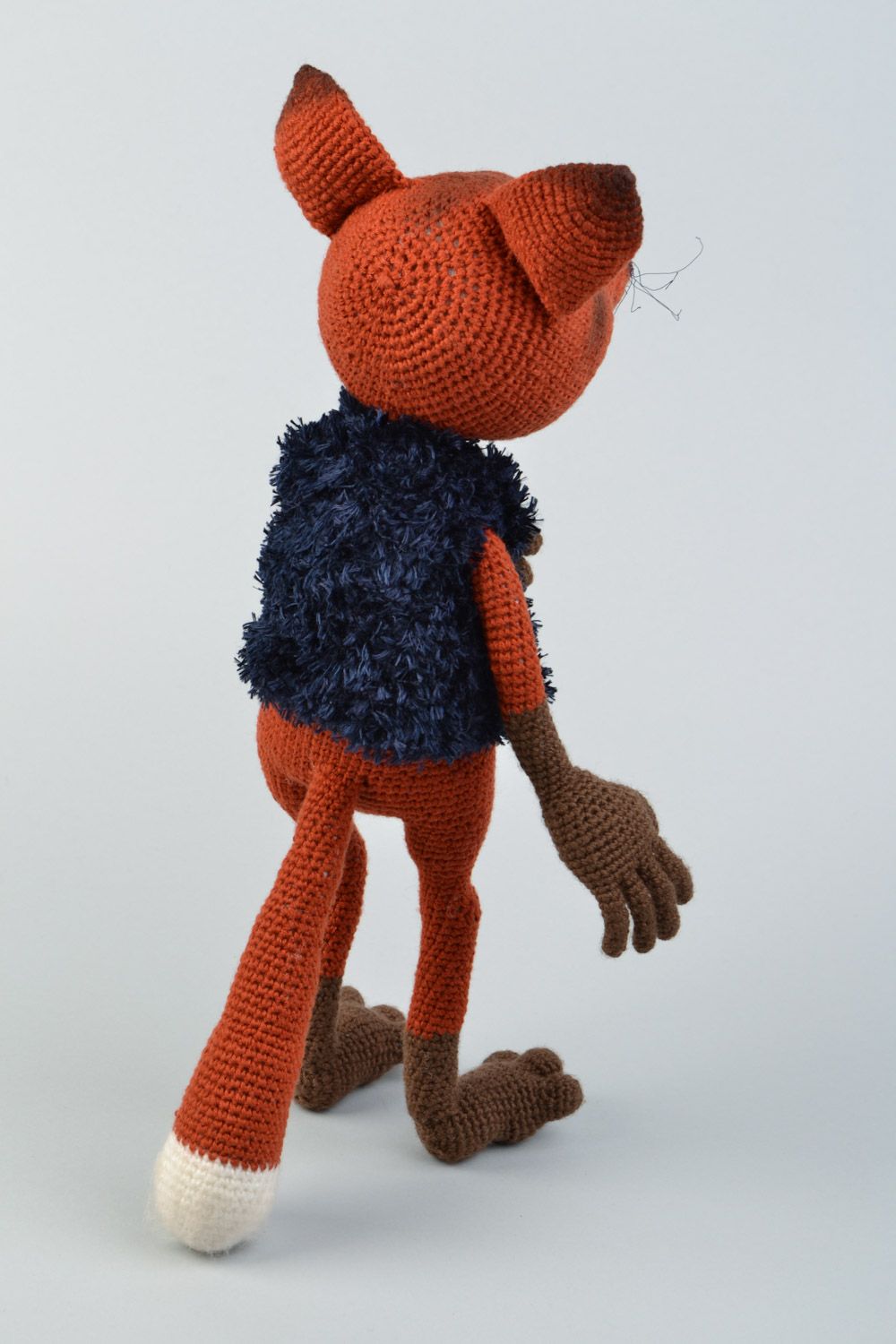 Peluche renard gardien de poulailler tricotée décorative faite main de créateur photo 5