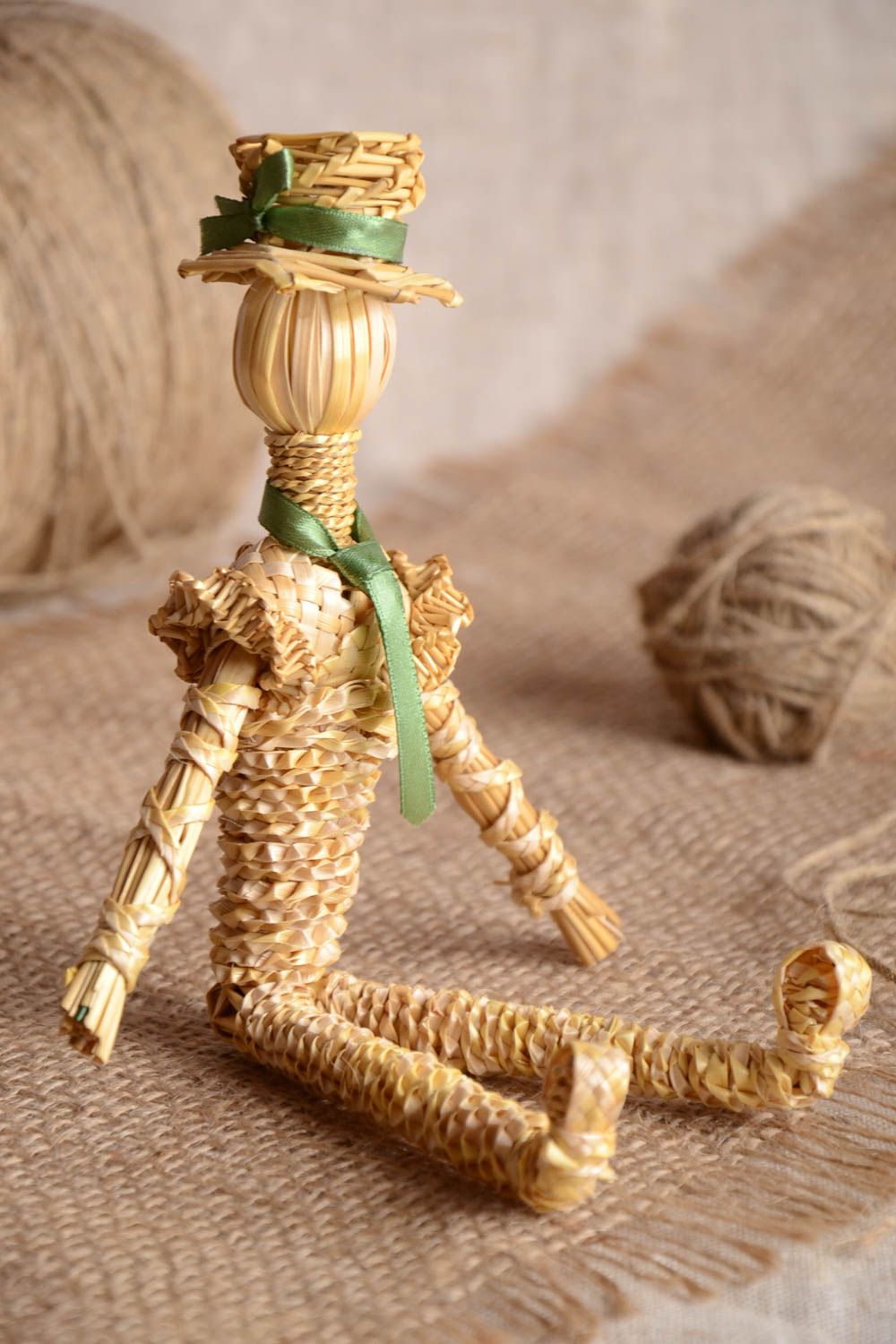 Figurine décorative fait main Petit jouet Déco maison en paille tressée photo 1