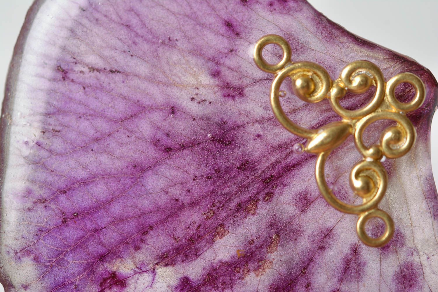 Beautiful handmade designer violet brooch with dried flowers and epoxy coating photo 4
