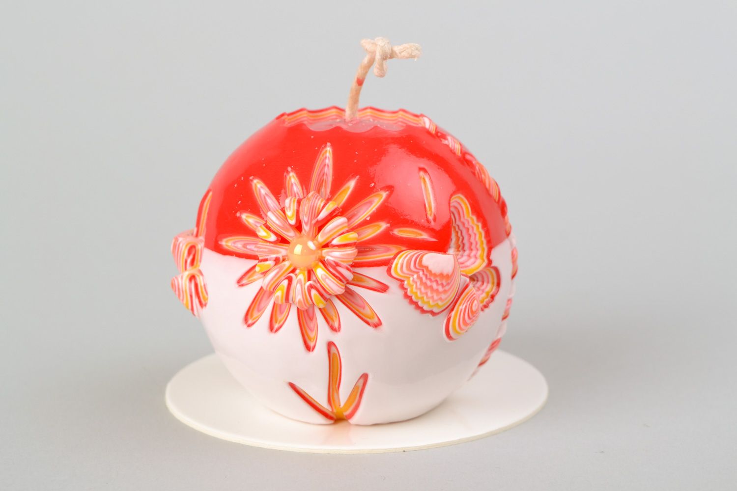 Beautiful carved paraffin candle in the shape of sphere photo 4