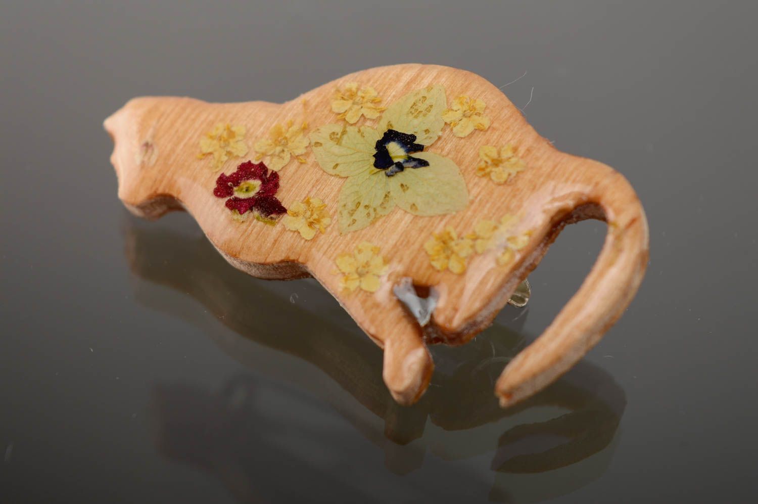 Epoxy brooch in the shape of cat photo 3